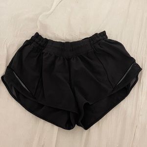 Lululemon Hotty Hot Low Rise Short 2.5”